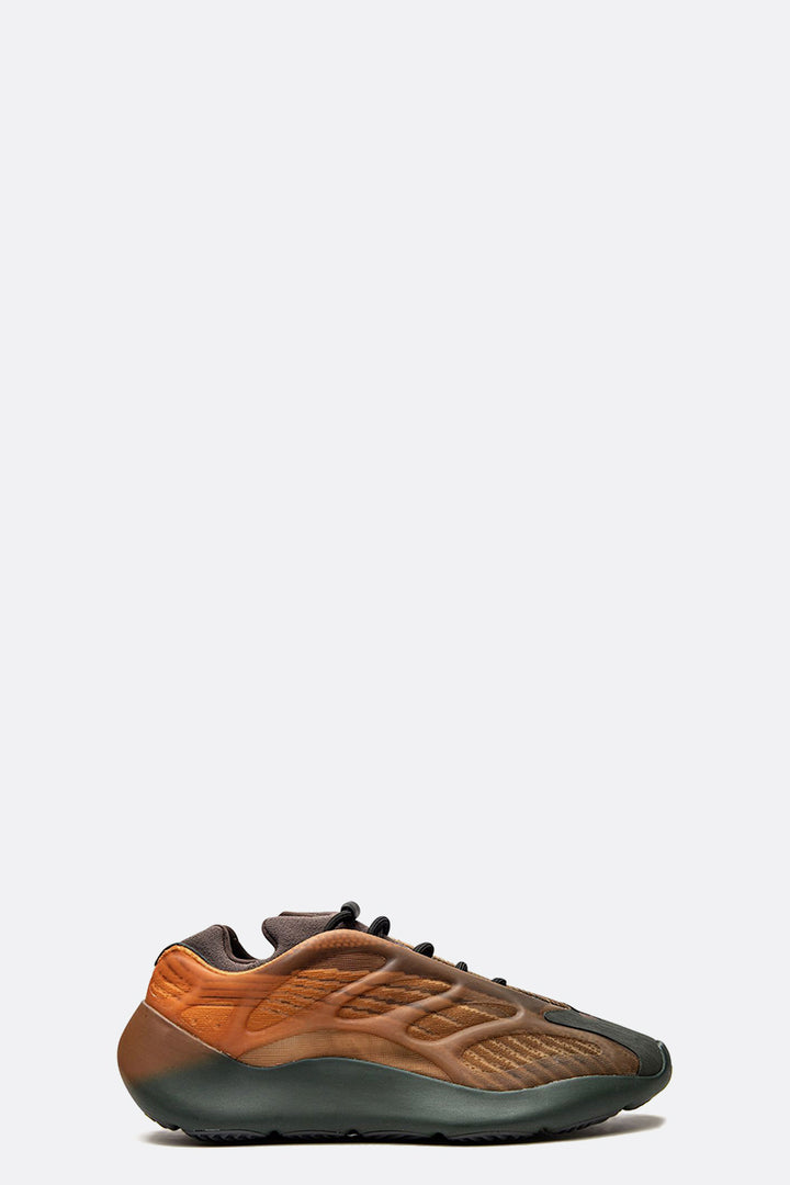 YEEZY 700 V3 "Copper Fade"