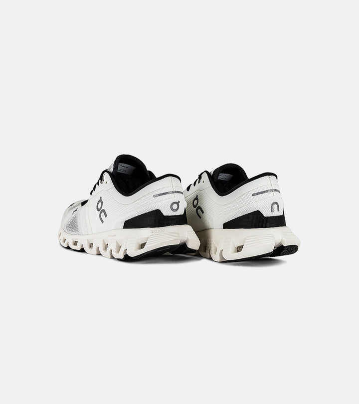 on cloud x 3 white/black