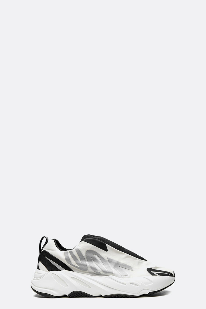 YEEZY 700 MNVN "Laceless Analog"