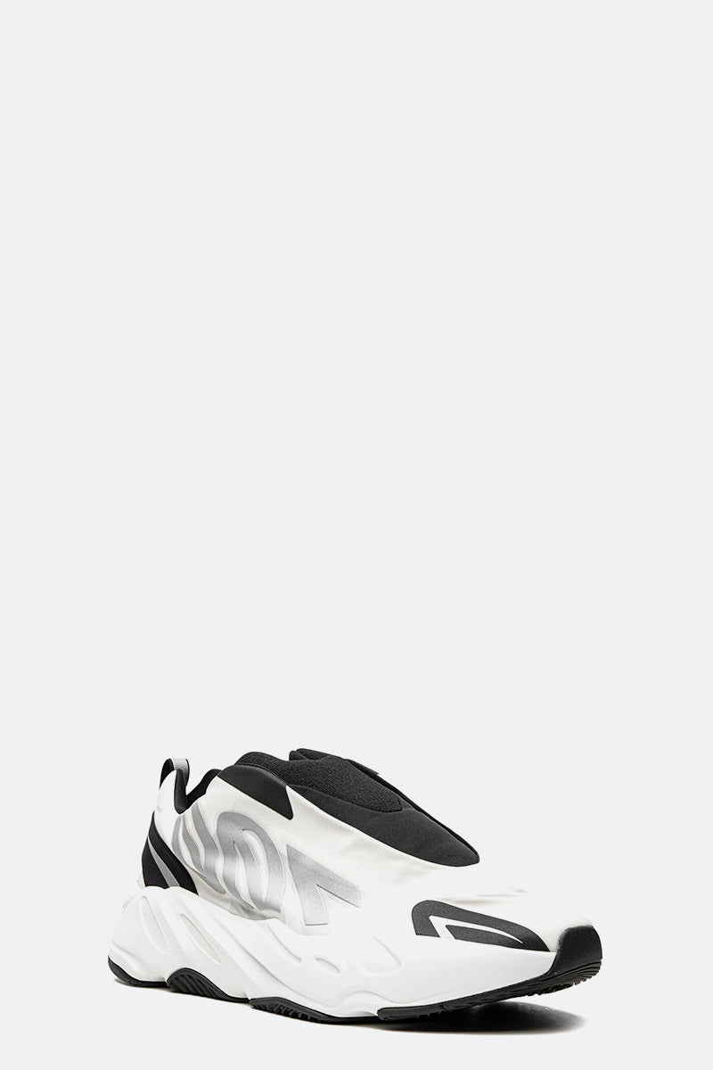 YEEZY 700 MNVN "Laceless Analog"